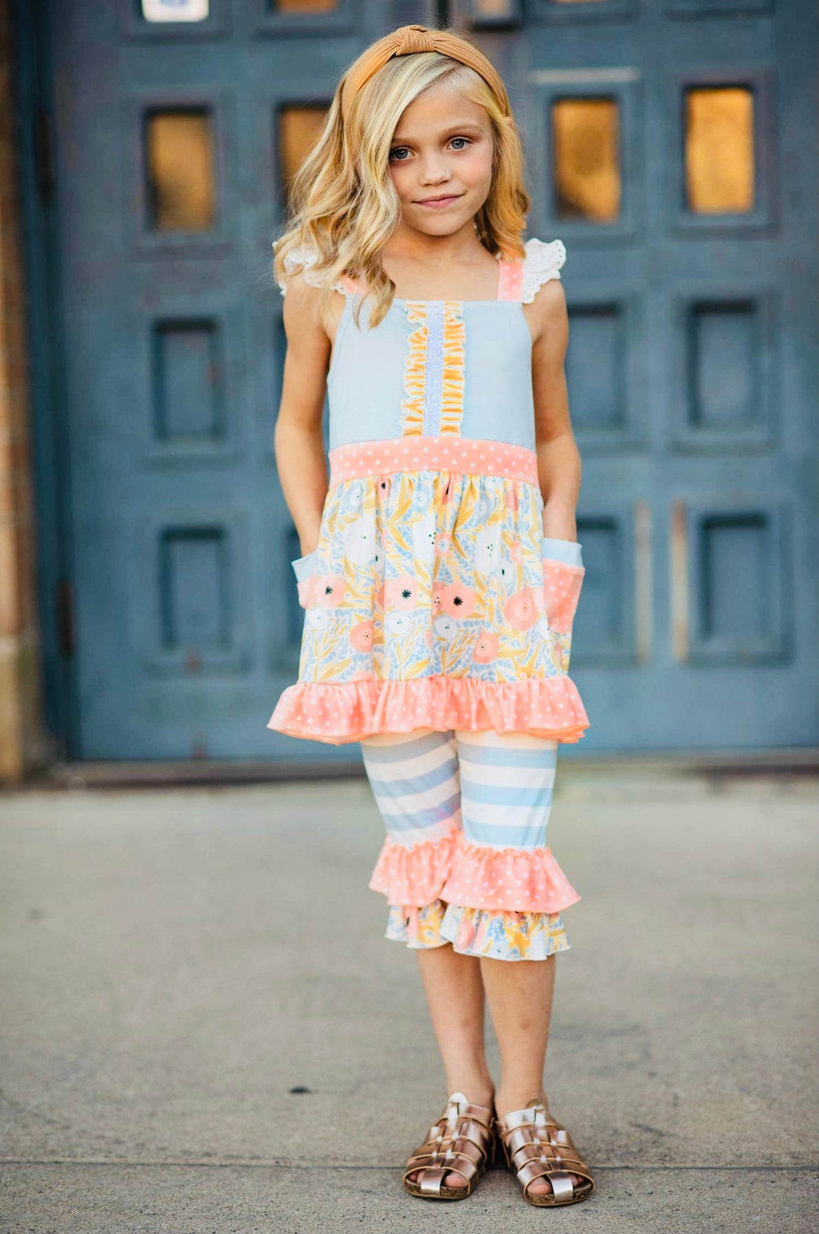 Gray & Peach Floral Stripe Ruffle Lace Pocket Capri Set